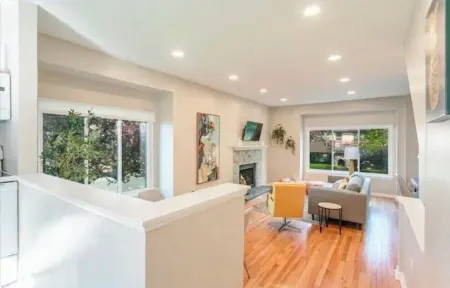 Charming 2-bedroom condo with AC and WiFi in Rochester