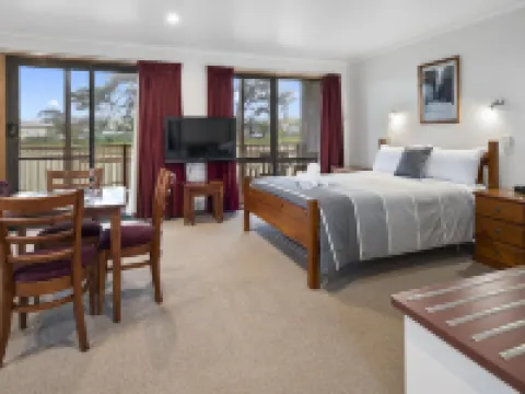Marsden Court Apartments Hotels in Strahan