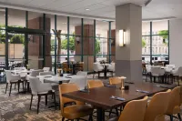Embassy Suites by Hilton Lincoln - Bữa sáng