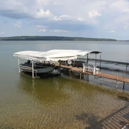 Beautiful Hubbard Lake, Lakefront Cottage