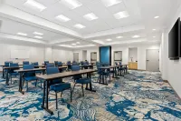 Hampton Inn & Suites St. Petersburg/Downtown فنادق في سانت بطرسبرغ