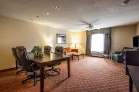 La Quinta Inn & Suites by Wyndham Memphis I-240 Hotels in Shelby County