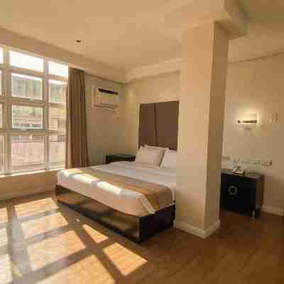 Queen Margarette Hotel - Downtown Rooms