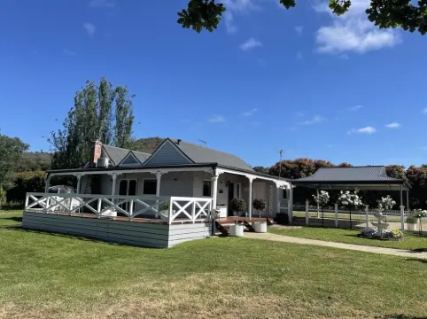 Yarra Fox Farm Farmstay in the heart of the Yarra Valley winery region.