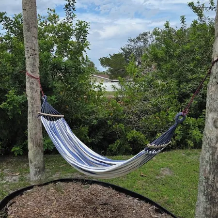 Peaceful accomodation. Walking distant to Port Richey waterfront restaurants.