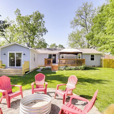 Three Oaks Home w/ Guest House - 8 Mi to Beach!