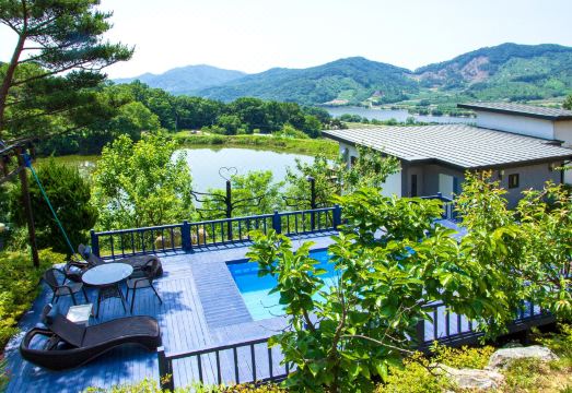 펜션 야외 전경