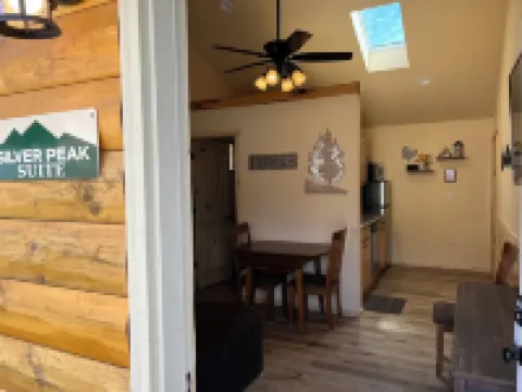 Mountain Peaks Inn, SILVER PEAK SUITE, Downtown Hill City