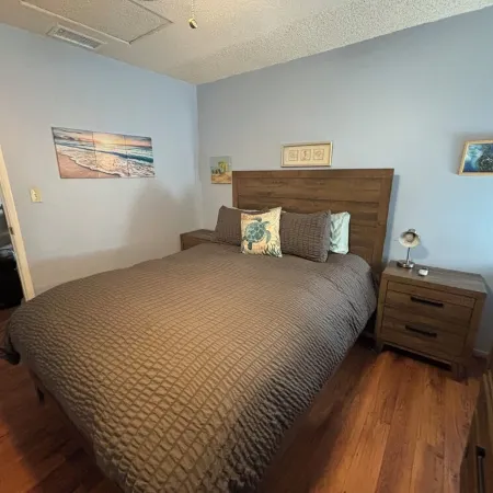 Spacious 3-bedroom with AC and WiFi in welcoming Cypress