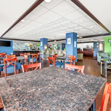 Quality Inn & Suites Near Robins Air Force Base