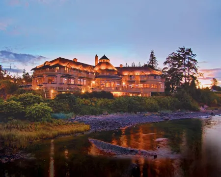 Painter's Lodge Отели в г. Quathiaski Cove