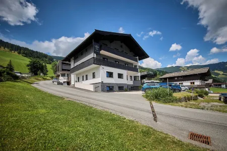 The Poolhouse Boutique Lodge