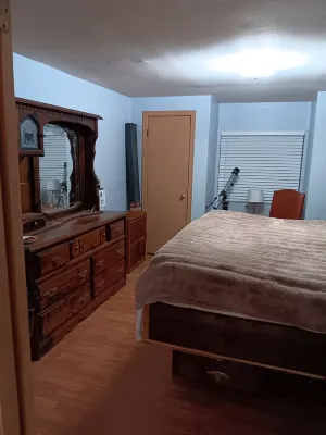 Charming 1-bedroom house in nice Imperial with AC.  Attn! Traveling Contractors Hotels in Windsor Township