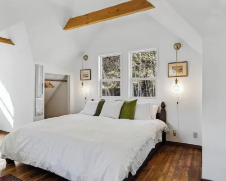 Sweetwater Retreat Cottage B&B Hotels in Salt Spring Island