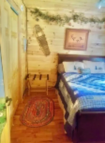"Your Neck of the Woods" Cabin Rental: Peaceful Get-away Overlooking Fish Creek