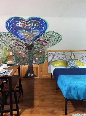 “Lovely Tree”Bunk House&Pool@The House on the Hill Hotels near Hattiesburg–Laurel Regional Airport