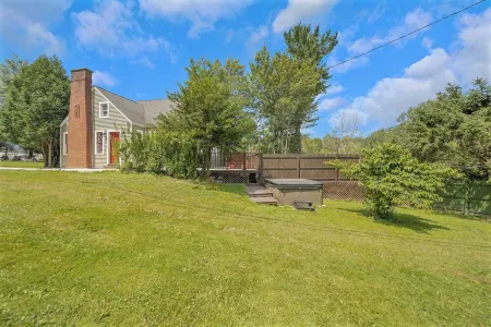 Cozy Cottage House - Pool & Hot Tub