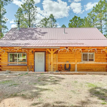 Alpine Cabin w/ Deck: 3 Mi to Luna Lake!