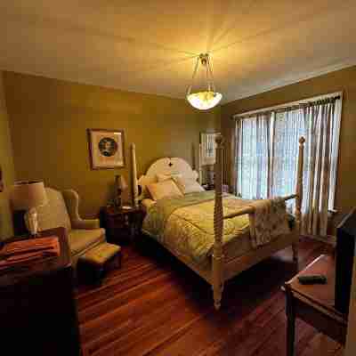 Restored 1906 3-bedroom Townhouse Overlooking the Mississippi River Unit #2 Rooms