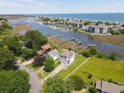 Beauty for Ashes Retreat -Luxury Waterfront 2700 SQ FT; Buckroe Beach; Sleeps 10