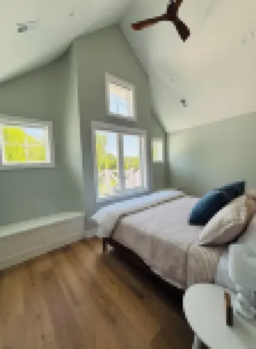 New! Private Salt Water Pool, Hot Tub, 6 Bed, 6Bath, Game Room, 1 Block to Beach