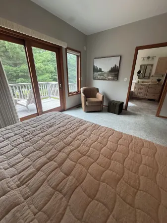 Castle Rock Retreat - Peaceful Escape but close to the fun! Отели в г. Джермантаун