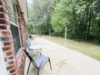 Spacious Open Layout with New Orleans Flair - Charming Private Retreat