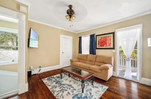 Downtown Home Conveniently Located