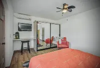 Walk to the Beach - BEAUTIFUL Spacious 2 BD Condo