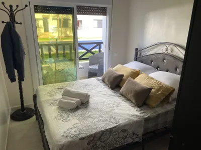 5 minutes to the Beach complex with swimming pool plage oued laou附近的飯店