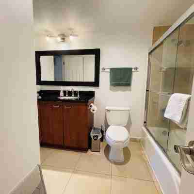 Cozy 1-bedroom apartment in fabulous Sunny Isles Beach with WiFi, fitness room Rooms