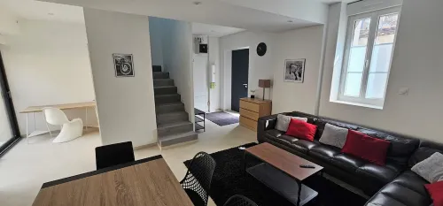 Air-conditioned house in the center of town on a quiet street close to all amenities. Hotels in Nemours