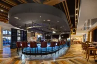 Doubletree by Hilton Toronto Airport - bar