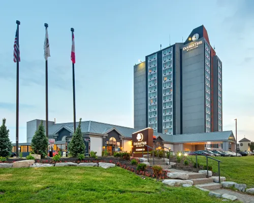 Doubletree by Hilton Toronto Airport โรงแรมในโตรอนโต