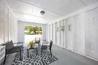 Quiet Stay Near Airport. 5 min drive to SU. 10-15 min drive to LSU & Dwntown BR.