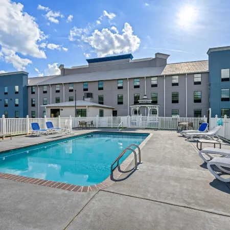 Comfort Inn & Suites River City Decatur