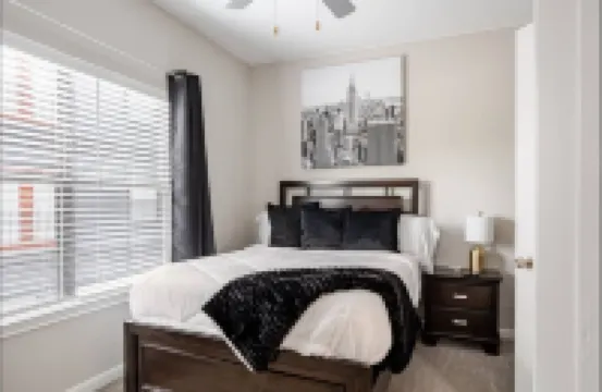 2BR2BA Luxury Apt in Bricktown,Walk to Riverwalk & OU Med Center w Gym & Pool Hotels in 