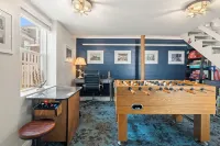 Beautiful, luxurious 2br apartment 300' from the ocean. Setup with the works Hotels in Salisbury