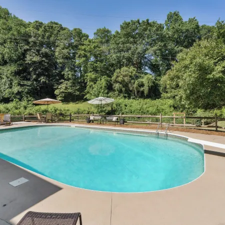 Hickory Hideaway Pet-Friendly Haven with Fire Pit!