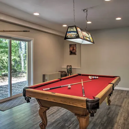Covered Deck, Grill & Game Room: Gilford House!