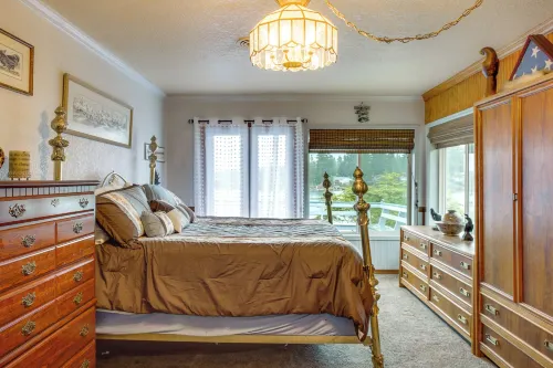 Tacoma Home on Steilacoom Lake w/ Dock!