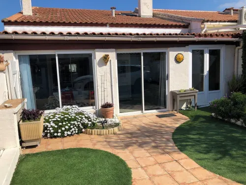 Villa with pool by the sea