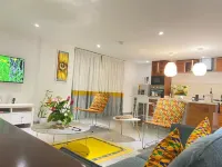 3 min walk to restaurants, ATM, Shops, pharmacy, prime area فنادق في 