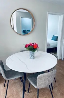 Ivy Cottage Two Bedroom & Garden in Temple Fortune