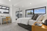 Luxury Mission Bay Oasis with Heated Pool Hotels in Mission Bay