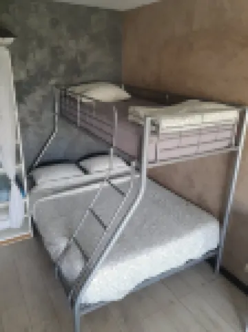 "Cosy & Modern" Apartment with private parking and close to the Paris metro!