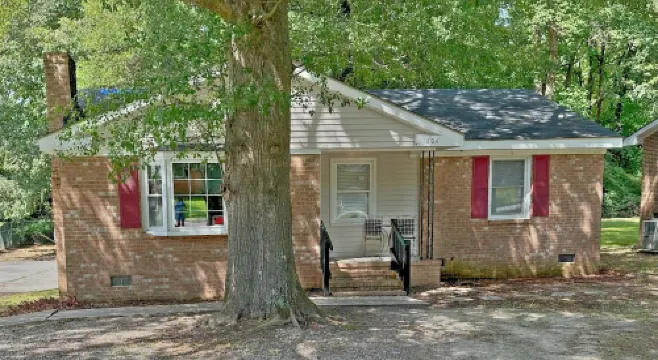 3-bedroom house in brilliant Rocky Mount with AC, WiFi