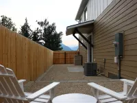 New 3BR w/ Garage, 1 Mile from Downtown Hotels in Hamilton
