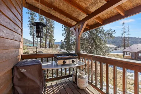 Cozy cabin in charming Saint Regis with AC, Wi-Fi fishing shopping and much more