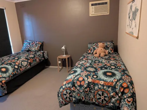 Beach Shack 150m to beach, 10m to Golf course, tranquil pet-friendly & quaint Hotels in Clifton Springs